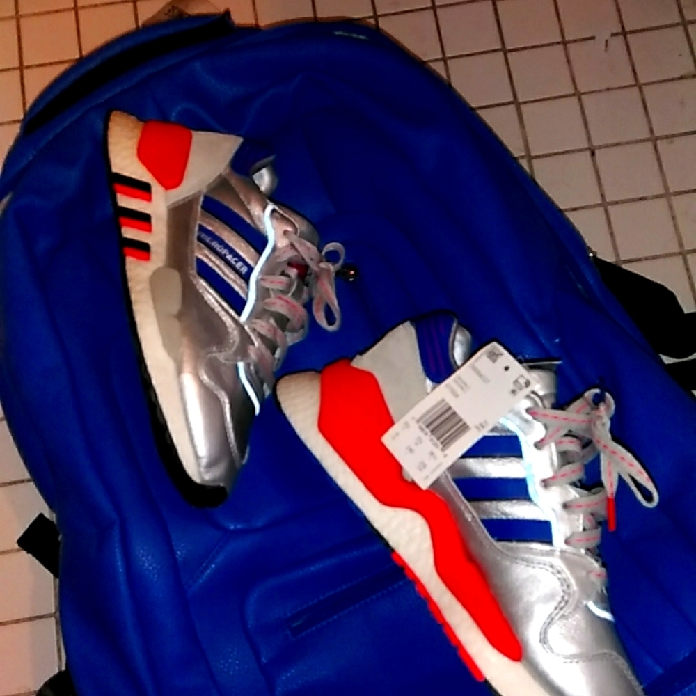 Zx93xEQT ADIDAS size 6.0 silver red blue